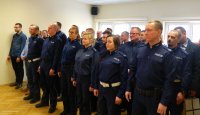funkcjonariusze oraz pracownicy Komendy Powiatowej Policji w Hajnówce w trakcie uroczystości