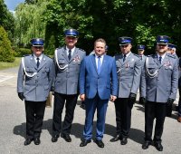 Minister i Komendanci Powiatowi Policji w Hajnówce, Bielsku Podlaskim, Siemiatyczach i Wysokiem Mazowieckiem stoją w szeregu.