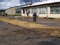 Ćwiczenia dowódczo-sztabowe w Czeremsze- policyjni pirotechnicy neutralizują ładunek wybuchowy