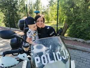 Policjantki z dziećmi