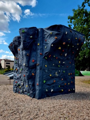Ścianka wspinaczkowa w skateparku w Hajnówce